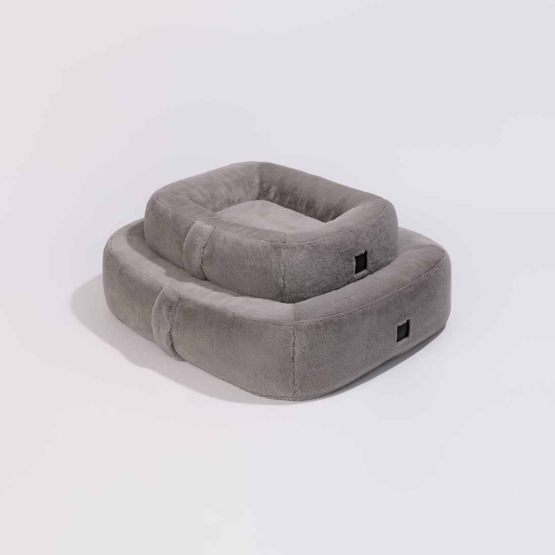 Modern Luxury MiaCara Pebble Dog Bed - Faux Fur - Grey